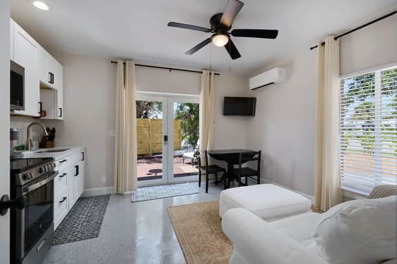 887 Casa Ybel Unit C